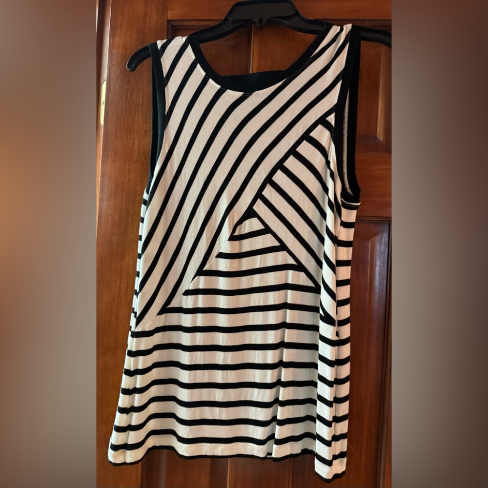 Cabi style 5820, small, diagonal and Crisscross tank